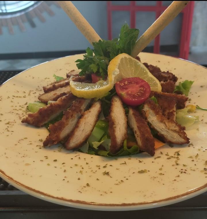 Çıtır Tavuklu Salata