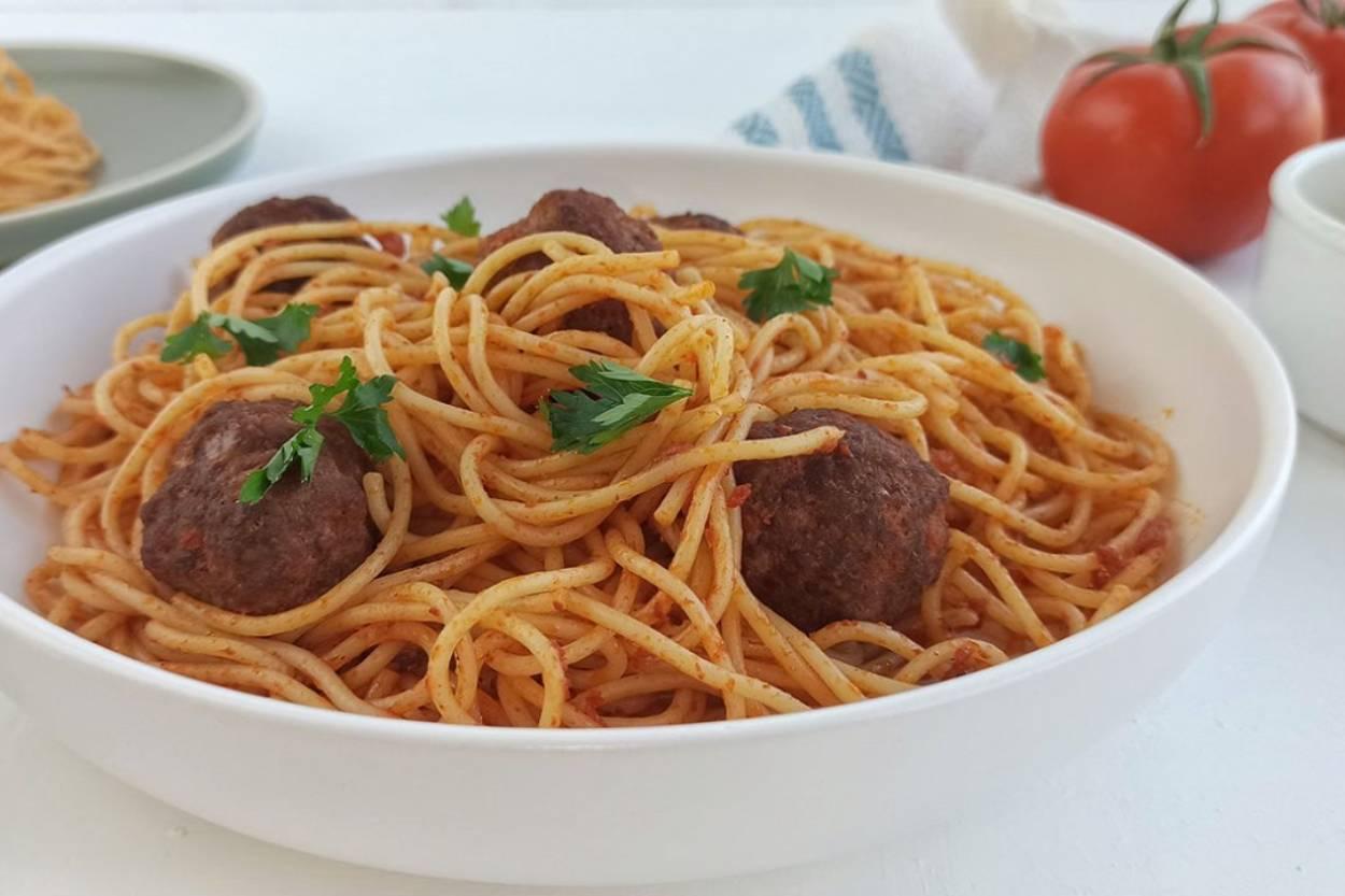 Spagetti Köfte Patates Menü